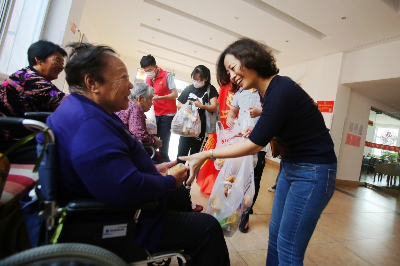 慰問(wèn)老人 (1).jpg